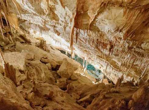 DRAČÍ JESKYNĚ
