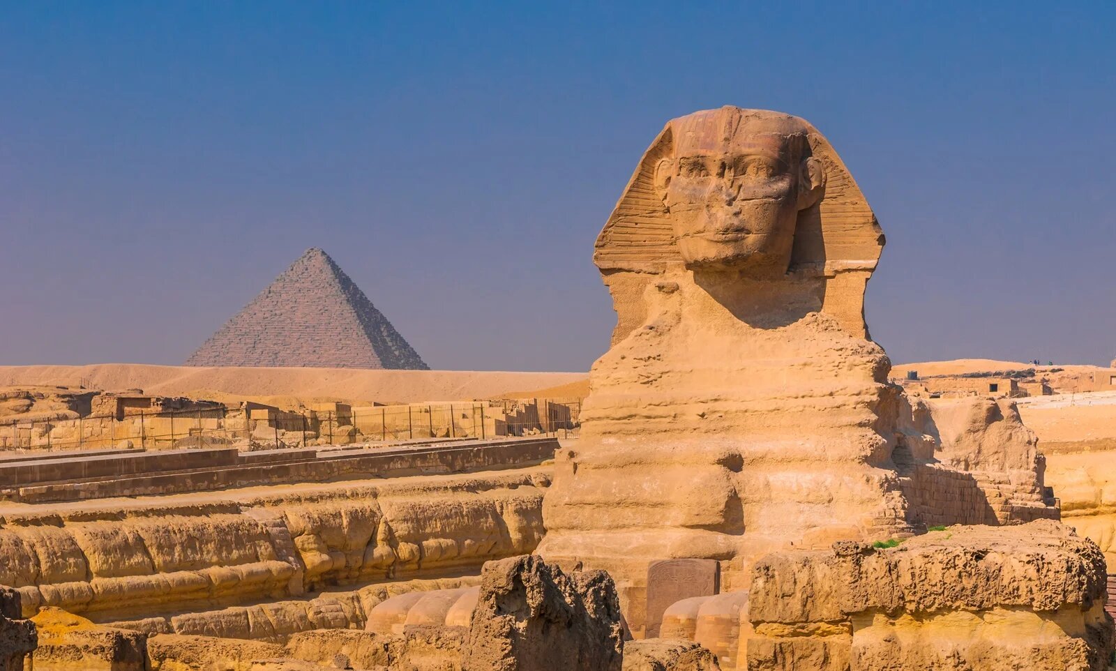 Pyramidy a Sfinga