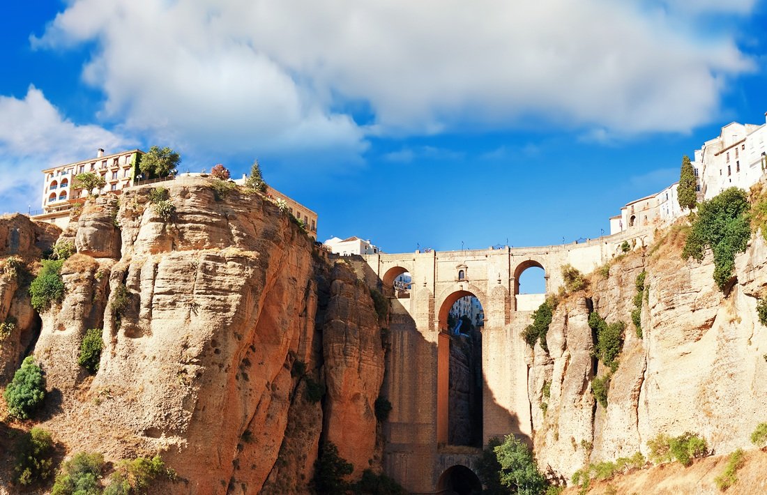 RONDA A SETENIL DE LAS BODEGAS - VE VLASTNÍM TEMPU