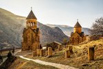 Klášter Noravank poblíž archeologického naleziště Areni