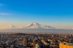 Hlavní město Jerevan s posvátnou horou Ararat v pozadí