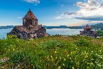 Kostel Sevanavank u jezera Sevan