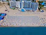Hotel a pláž