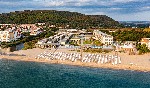 Hotel a pláž