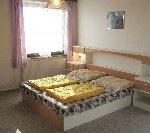 Chalupa Klenovice s venkovním bazénem a tenisovým kurtem nedaleko přehrady Orlík