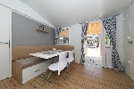 Jídelna a vchod na terasu