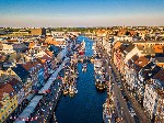 Dýchne na vás příjemná atmosféra dalšího města na vodě