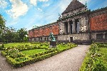 Těžištěm glyptotéky je antické umění, ale najdete zde i francouzské malíře a sochaře
