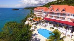 Hotel s bazénem a výhledem na moře