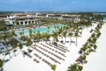 Hotel s bazénem a pláží