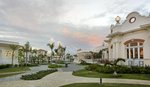 Gourmet inclusive village