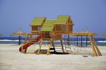 Loc de joacă pentru copii pe plajă