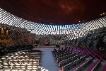 Moderní skalní kostel Temppelinaukio v Helsinkách - poznávací zájezdy do Finska