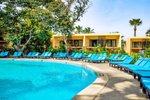 Hotel s pohledem na bazén 