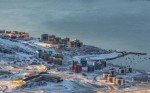 Gronsko_Nuuk_panorama_ulic_mesta_s_bytovymi_domy.jpg