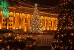 Vánoční výzdoba na náměstí Svobody v Tbilisi
