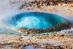 Gejzír Strokkur při nabírání sil