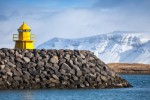 Žlutý maják u vstupních vod Reykjaviku