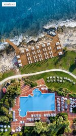 Pohled na bazén a na molo