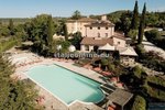 Resort s bazénem