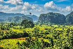 Letecký pohled na farmy v údolí VInales
