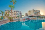 Hotel s venkovním bazénem