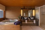 Vilă de apă cu jacuzzi - cadă