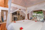 Tengerparti villa jacuzzival