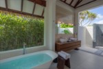 Beach pool villa koupelna