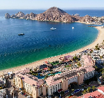 Letecký pohled na hotel a pláž 