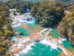 Tyrkysové kaskády  Agua Azul v Chiapas