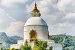 Pagoda Míru ve městě Pókhara, ze které je nádherný výhled na Himálaje.