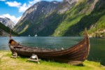 Replika staré vikingské lodi poblíž Flamu