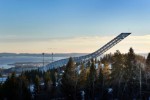 Uvidíme sportovní areál Holmenkollen, lyžařský areál se skokanskými můstky a výhledy na město