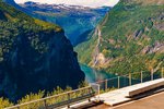 Norsko_Cesta_orlu_vyhlidka_na_Geirangerfjord.jpg