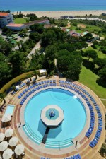 Portugalsko, Algarve, Alvor - Pestana Delfim Beach & Golf Hotel - pohled na bazén a pláž
