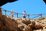Nad jeskyní Benagil na pobřeží Algarve - poznávací zájezdy s pěší turistikou v Portugalsku