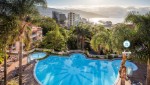 Bazén a výhled na záliv a Funchal