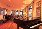 Piano bar