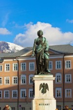 Mozartova socha v Salzburgu 