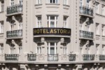 Budova hotelu v centru města 