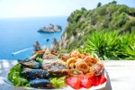 Tradiční ostrovní jídlo na ostrově Korfu