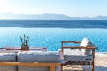 Infinity pool bar