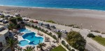 Hotelový bazén, promenáda a pláž