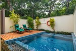 Beachfront villa plunge pool