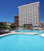 Bazén a budova hotelu