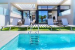 Hotelový pokoj - přímý výhled na moře, vlastní bazén 