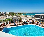 Hotel a pohled na pláž