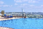Hotel s terasou a bazénem 