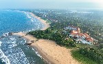 Letecký pohled na hotel a pláž 